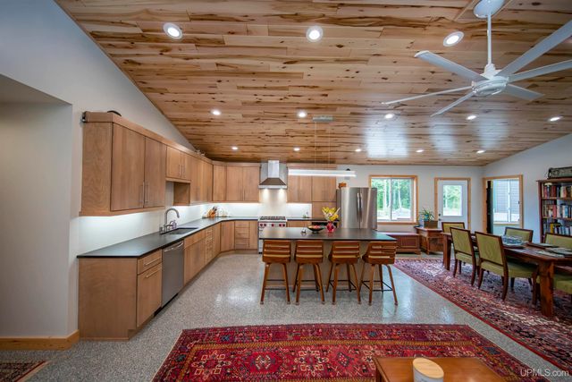 8450 N Van Buskirk Road, Ironwood, MI 49938