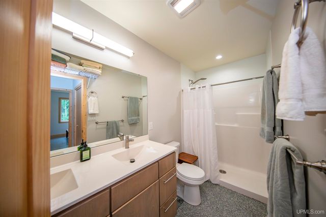 8450 N Van Buskirk Road, Ironwood, MI 49938