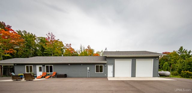 8450 N Van Buskirk Road, Ironwood, MI 49938