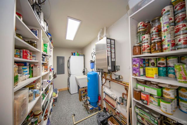 8450 N Van Buskirk Road, Ironwood, MI 49938