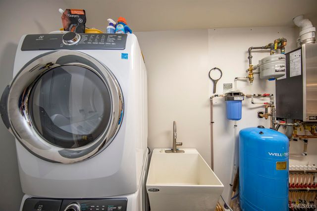 8450 N Van Buskirk Road, Ironwood, MI 49938