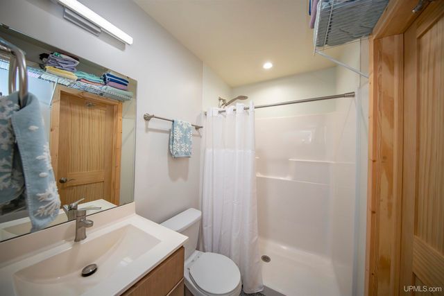 8450 N Van Buskirk Road, Ironwood, MI 49938