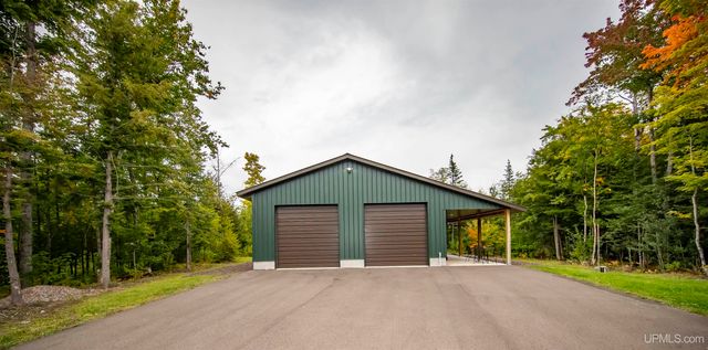 8450 N Van Buskirk Road, Ironwood, MI 49938