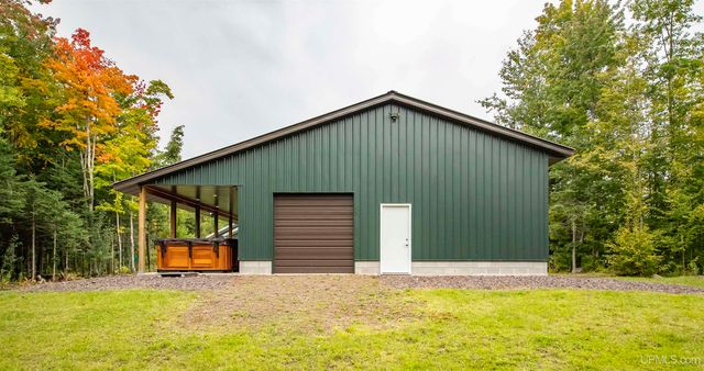 8450 N Van Buskirk Road, Ironwood, MI 49938