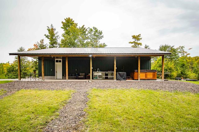 8450 N Van Buskirk Road, Ironwood, MI 49938