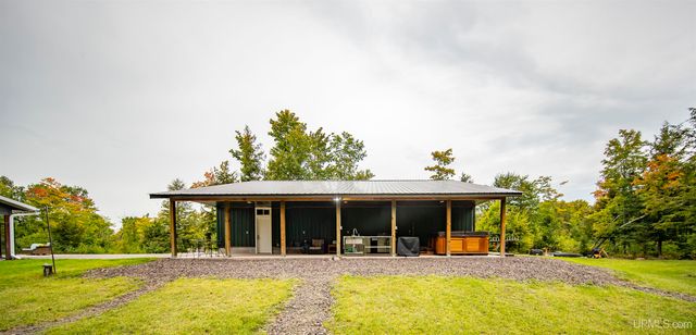 8450 N Van Buskirk Road, Ironwood, MI 49938