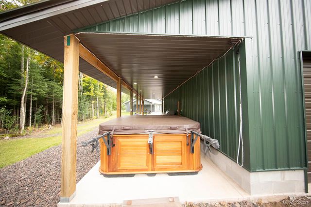 8450 N Van Buskirk Road, Ironwood, MI 49938