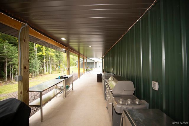 8450 N Van Buskirk Road, Ironwood, MI 49938