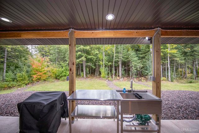 8450 N Van Buskirk Road, Ironwood, MI 49938