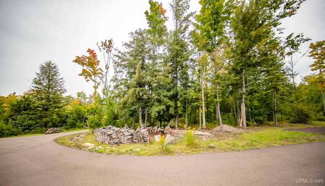 8450 N Van Buskirk Road, Ironwood, MI 49938