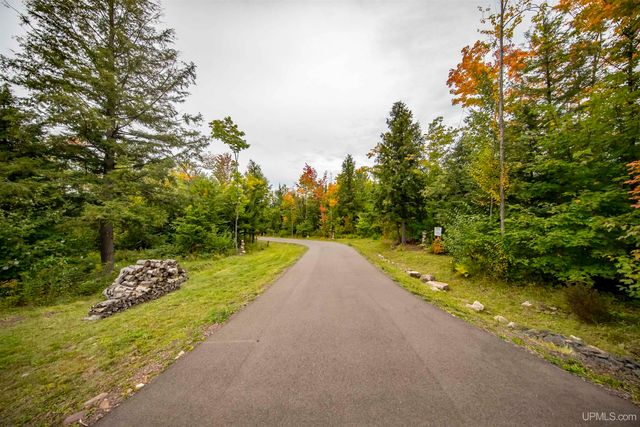 8450 N Van Buskirk Road, Ironwood, MI 49938