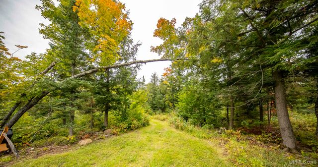 8450 N Van Buskirk Road, Ironwood, MI 49938