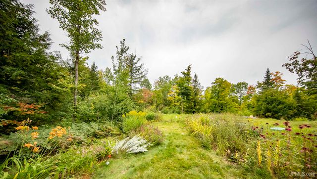 8450 N Van Buskirk Road, Ironwood, MI 49938