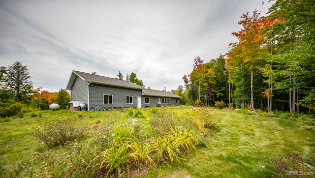 8450 N Van Buskirk Road, Ironwood, MI 49938