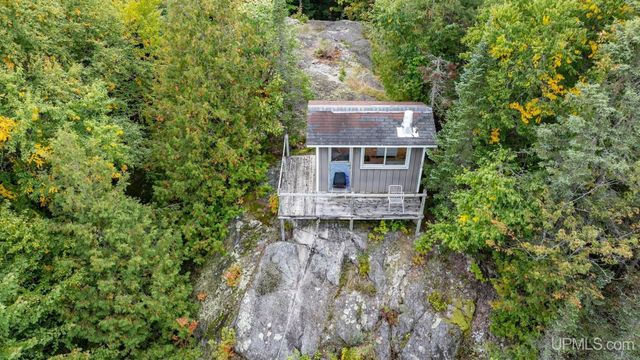 8450 N Van Buskirk Road, Ironwood, MI 49938