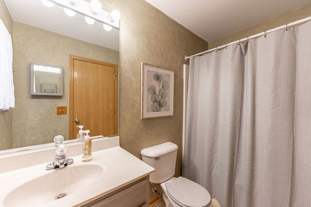 109 Shawnee Lane, Harvard, IL 60033