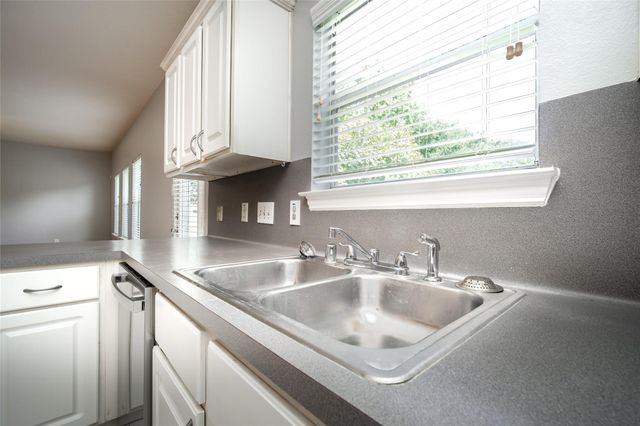 9703 Berkshire Trace, Pearland, TX 77584