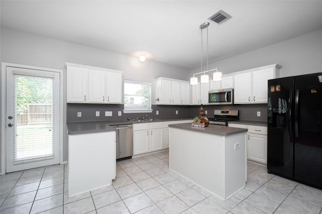 9703 Berkshire Trace, Pearland, TX 77584