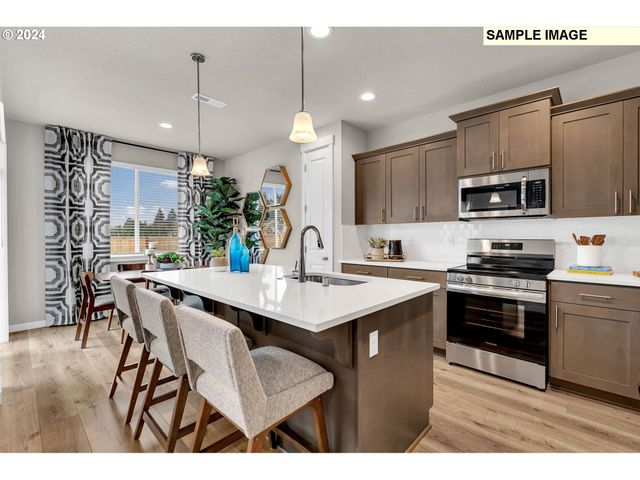 1575 N Young St, Lafayette, OR 97127