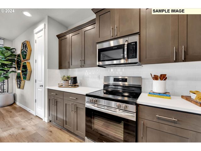 1575 N Young St, Lafayette, OR 97127