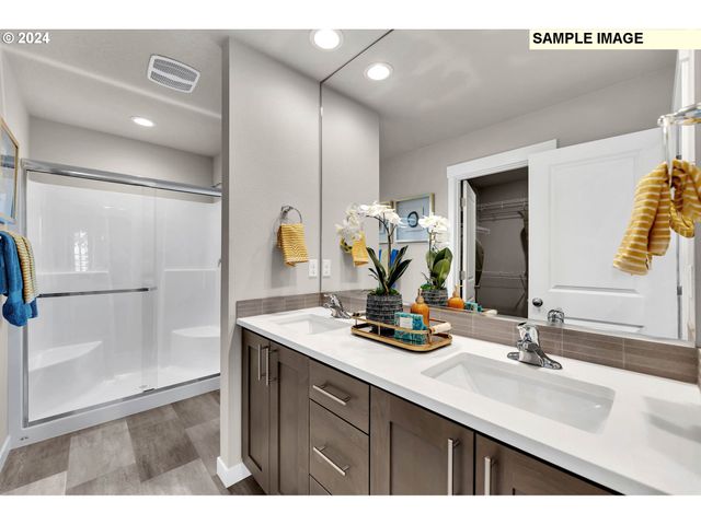 1575 N Young St, Lafayette, OR 97127