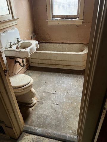 2309 N Springfield Avenue, Chicago, IL 60647