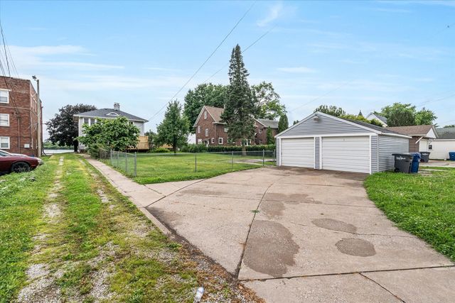732 River Drive, Bettendorf, IA 52722