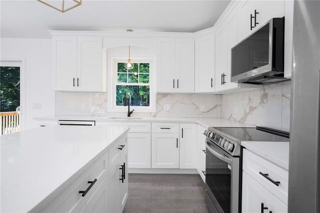18 Pleasantview Avenue, Johnston, RI 02919