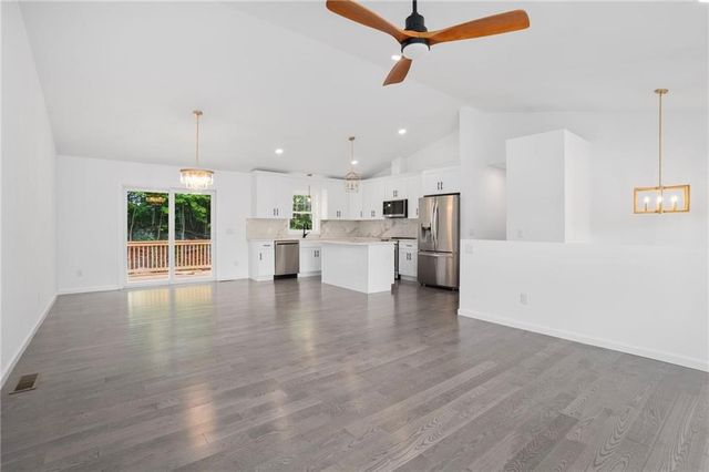 18 Pleasantview Avenue, Johnston, RI 02919