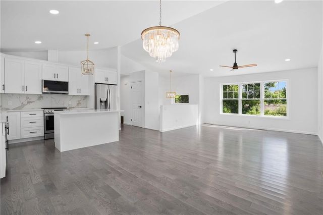 18 Pleasantview Avenue, Johnston, RI 02919