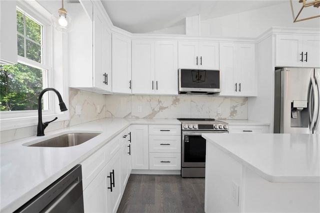 18 Pleasantview Avenue, Johnston, RI 02919