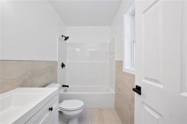 18 Pleasantview Avenue, Johnston, RI 02919