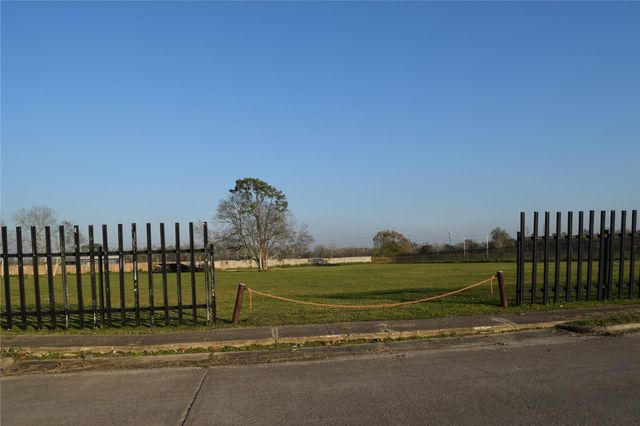 5706 S Acres Drive, Houston, TX 77048