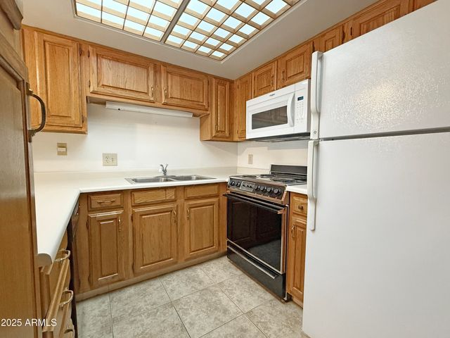 10330 W THUNDERBIRD Boulevard C128, Sun City, AZ 85351