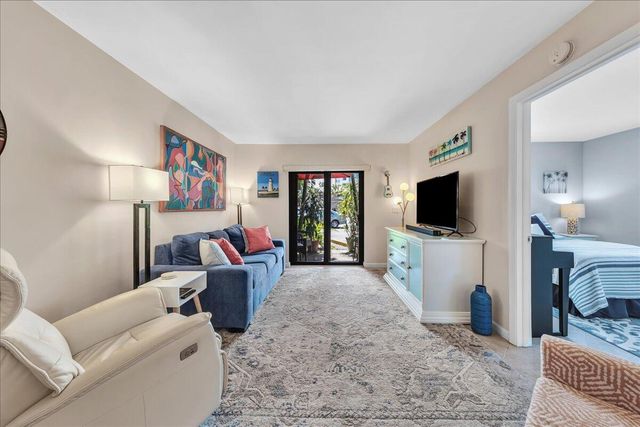 2965 NE 8th Terrace 101, Oakland Park, FL 33334