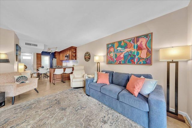 2965 NE 8th Terrace 101, Oakland Park, FL 33334