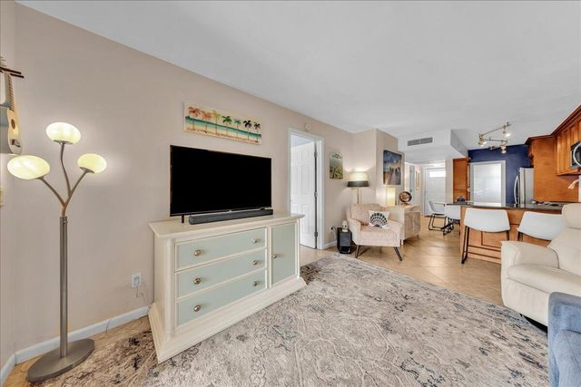2965 NE 8th Terrace 101, Oakland Park, FL 33334
