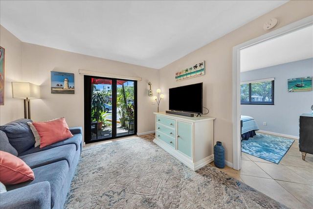 2965 NE 8th Terrace 101, Oakland Park, FL 33334