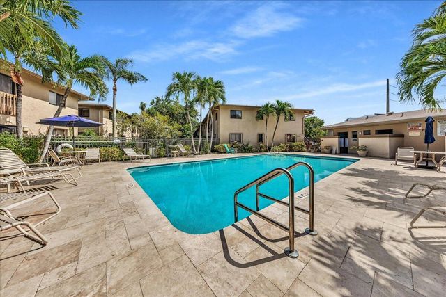 2965 NE 8th Terrace 101, Oakland Park, FL 33334