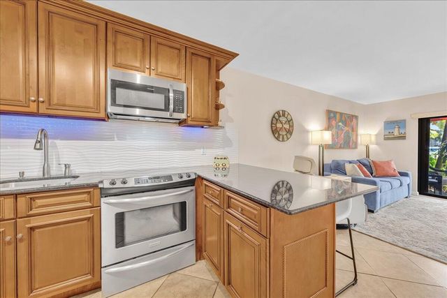 2965 NE 8th Terrace 101, Oakland Park, FL 33334