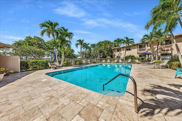 2965 NE 8th Terrace 101, Oakland Park, FL 33334