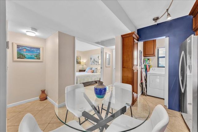 2965 NE 8th Terrace 101, Oakland Park, FL 33334