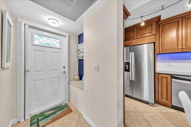 2965 NE 8th Terrace 101, Oakland Park, FL 33334