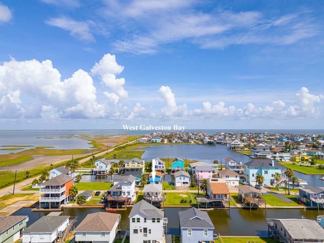 16711 Kingston Way, Jamaica Beach, TX 77554