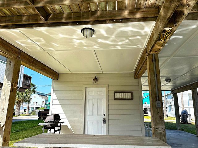 16711 Kingston Way, Jamaica Beach, TX 77554