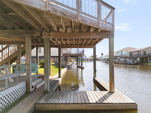 16711 Kingston Way, Jamaica Beach, TX 77554