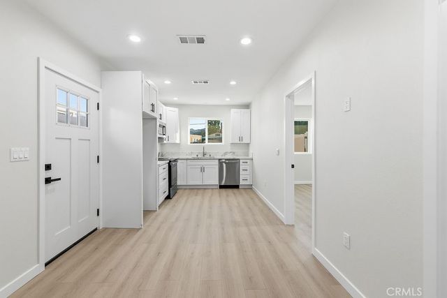 24305 Wabuska, Newhall, CA 91321