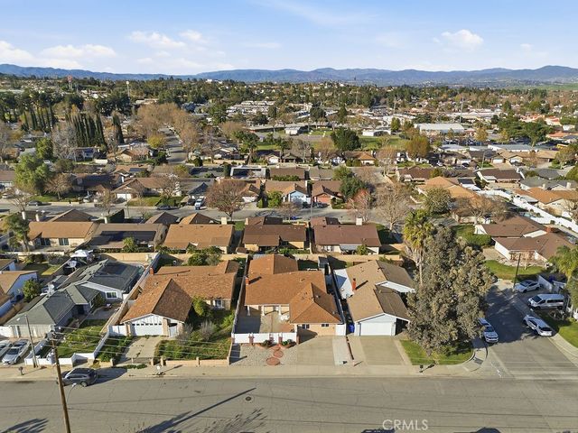 24305 Wabuska, Newhall, CA 91321