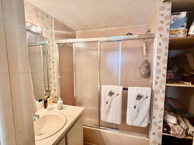 1460 N 43rd Pl 106, Hialeah, FL 33012