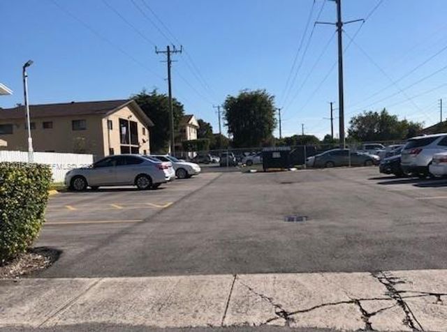1460 N 43rd Pl 106, Hialeah, FL 33012